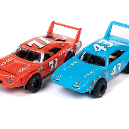 AWDSRS349, Auto World 1/64 Scale Winged Warrior Slot Car Set (Richard Petty and Bobby Isaac - 1970 Plymouth Superbirds)