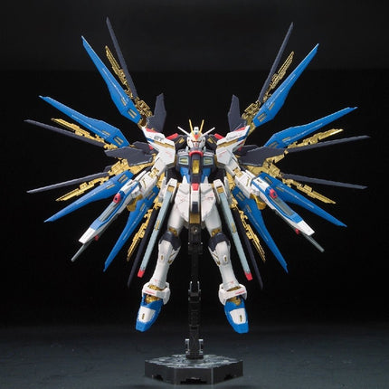 BAN185139, ZGMF-X20A Strike Freedom Gundam 1/144 RG Model Kit