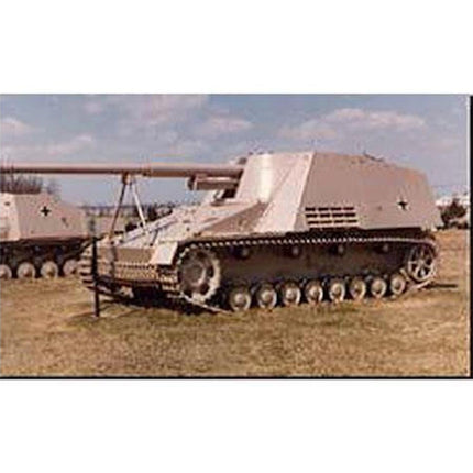 TAM35335, Tamiya 1/35 German Nashhorn Heavy Tank Destroyer Model Kit