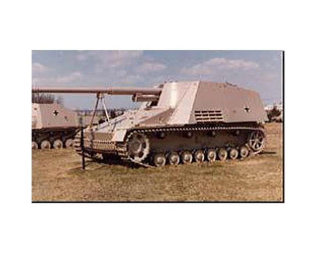 TAM35335, Tamiya 1/35 German Nashhorn Heavy Tank Destroyer Model Kit