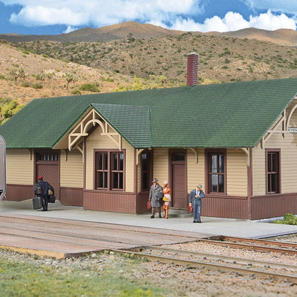 Walthers Cornerstone Union Pacific(R)-Style Depot -- Kit
